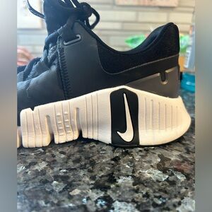 Nike Free Metcon 5 Women's Training Shoes Black White DV3950-001 Size US 8